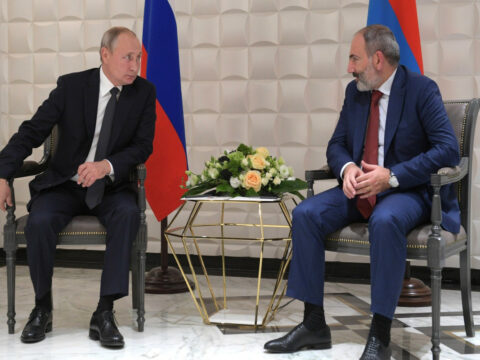 Putinlə Paşinyan arasında görüş başlayıb