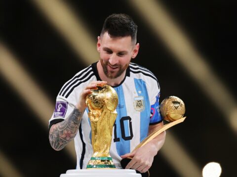 Messi dünya rekordunu təkrarladı