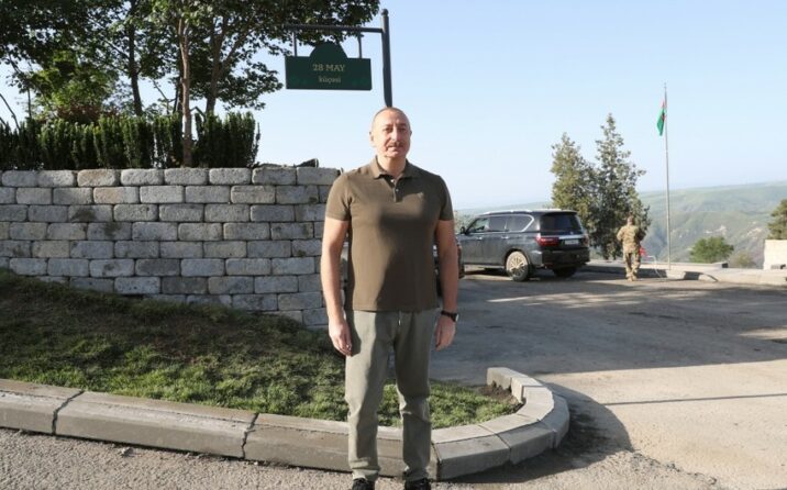 Prezident İlham Əliyev Laçın şəhərində Heydər Əliyev, Zəfər və 28 May küçələrinin kəsişməsində lövhələrin açılışını edib