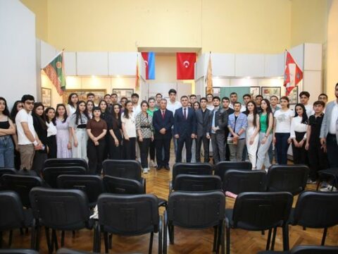“İrəli” gəncləri Müstəqillik Gününü silsilə tədbirlərlə qeyd ediblər