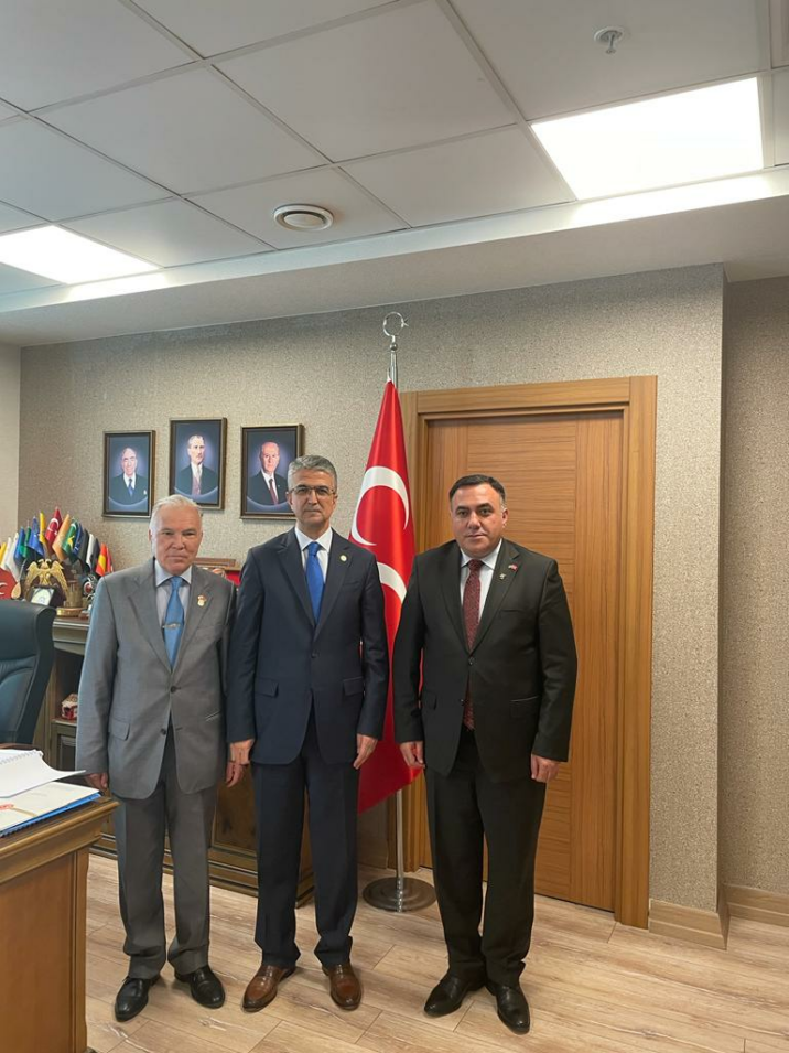Emin Həsənli MHP-nin baş qərargahında olub, təbriklərini çatdırıb