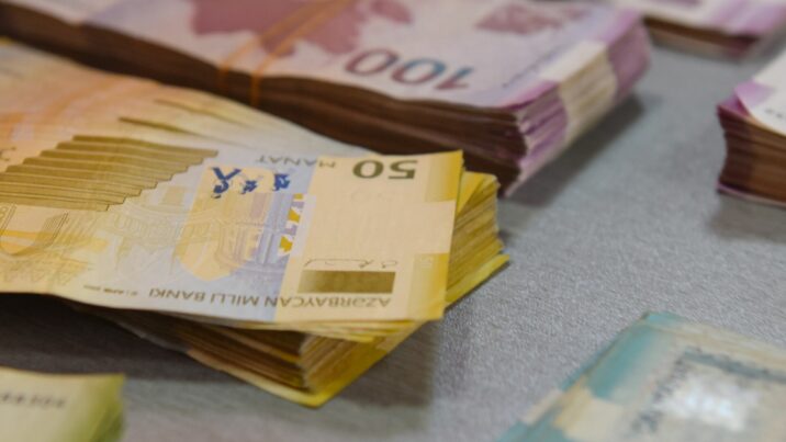 Dövlət büdcəsinin kəsiri 210 milyon manat çox olacaq