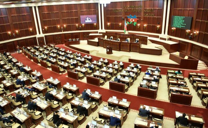 Milli Məclisin iclası başladı 