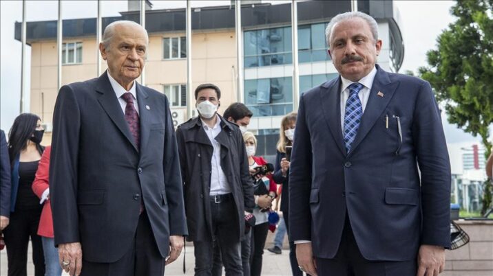 Şentop parlament sədrliyini Bahçeliyə ötürdü