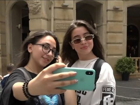 “Like” və məşhurluq üçün hər oyundan çıxan gənclik