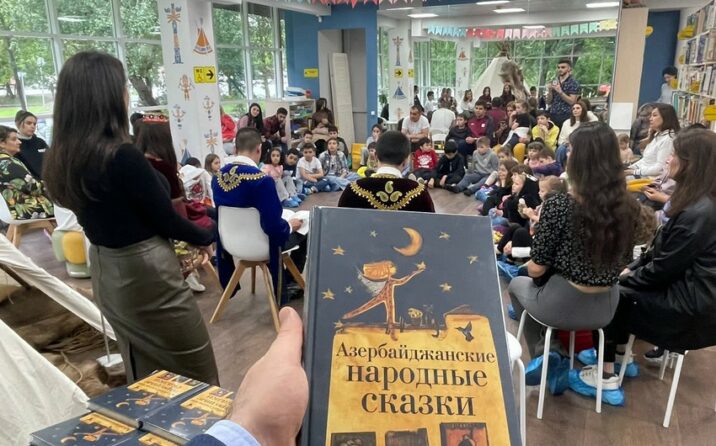 Moskvada RAGB fəalları uşaqlara Azərbaycan xalq nağılları oxuyublar