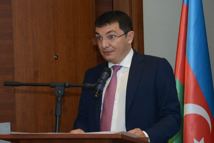 Nazir müavini qiymət artımından DANIŞDI