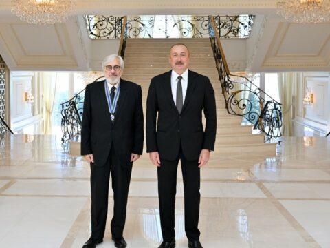 Prezident Xalq artistinə “İstiqlal” ordenini təqdim etdi