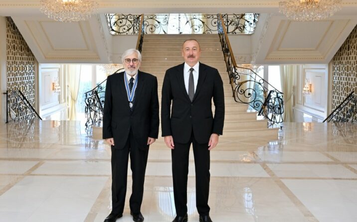Prezident Xalq artistinə “İstiqlal” ordenini təqdim etdi