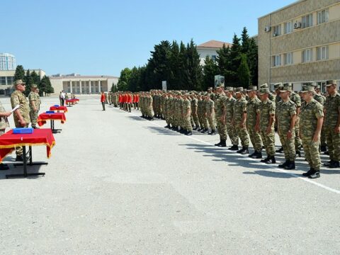 Gənc zabitlər xidmət yerlərinə yollandılar