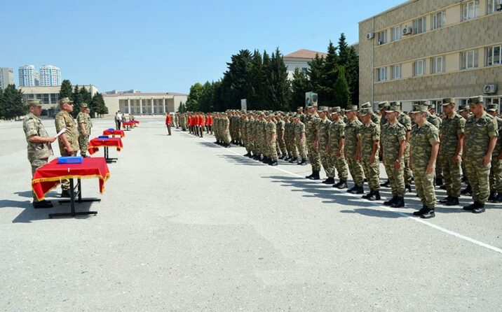 Gənc zabitlər xidmət yerlərinə yollandılar
