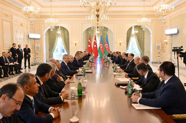 İlham Əliyevin Rəcəb Tayyib Ərdoğan ilə geniş tərkibdə görüşü keçirilib