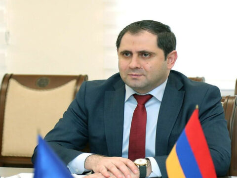 Ermənistan müdafiə naziri Fransaya işgüzar səfər edib