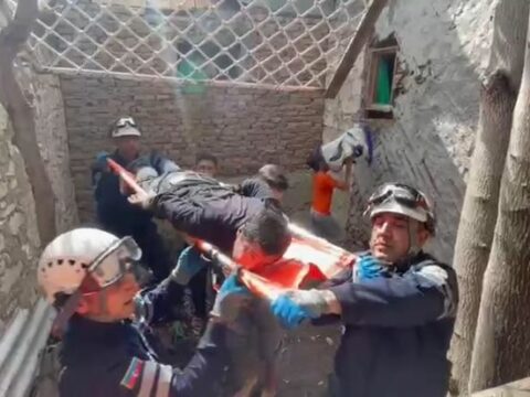 Dam örtüyünü təmir edərkən boşluğa yıxılan şəxsin xilasedilmə əməliyyatı