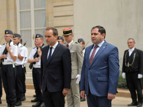 Papikyan fransalı həmkarı ilə regionu müzakirə etdi 