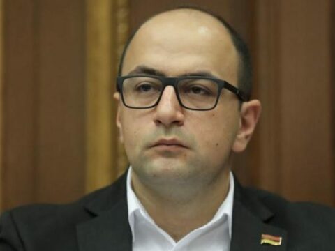 Ermənistanda müxalifət lideri xalqı Paşinyanı devirməyə çağırdı