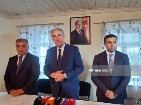 Komissiya üzvləri Söyüdlü sakinləri ilə görüşdülər