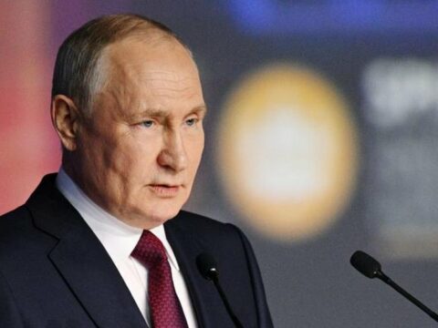 Putin hərbi xidmətlə bağlı qanunu təsdiqlədi