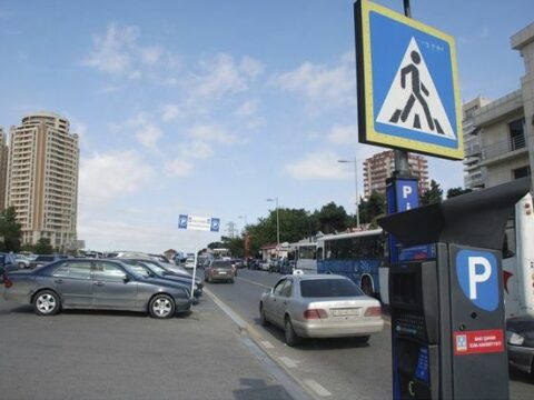 Bakıda avtomobillərin parklanmasının ödənişsiz olacağı ərazilər məlum olub
