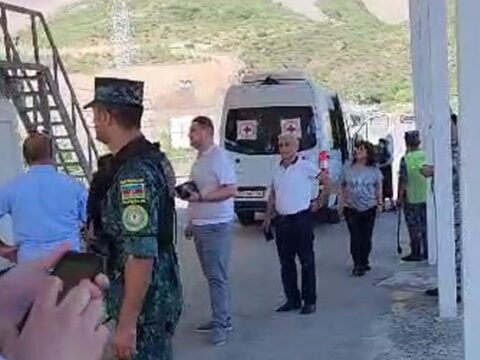 Ermənilər “Laçın” sərhəd məntəqəsindən maneəsiz keçir