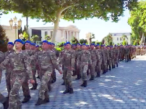 3 şəhərdə hərbi yürüşlər keçirildi