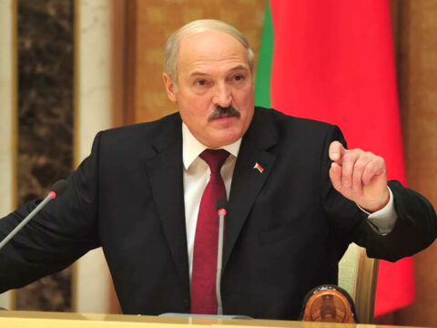 Lukaşenko ordunun tam döyüş vəziyyətinə gətirilməsi barədə əmr verdi