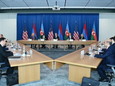 Blinkenin iştirakı ilə Azərbaycan və Ermənistan XİN rəhbərlərinin görüşü keçirilir