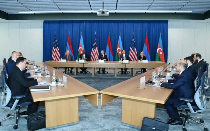 Blinkenin iştirakı ilə Azərbaycan və Ermənistan XİN rəhbərlərinin görüşü keçirilir