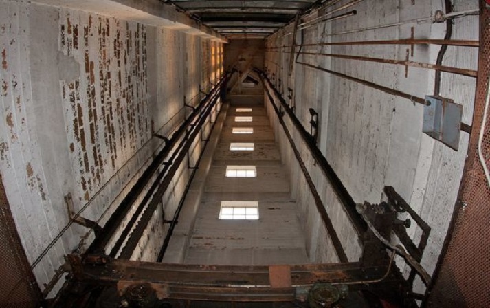 Bakıda lift qırıldı: Yaralananlar var