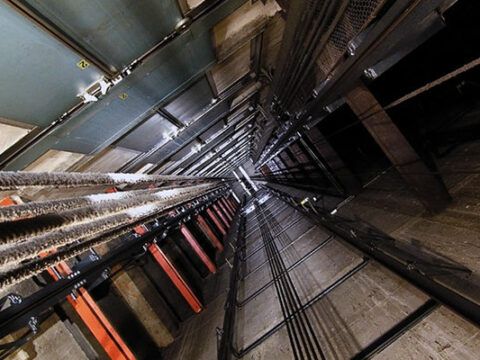 “Akkord”un binasında lift qırıldı – Xəsarət alanlar var