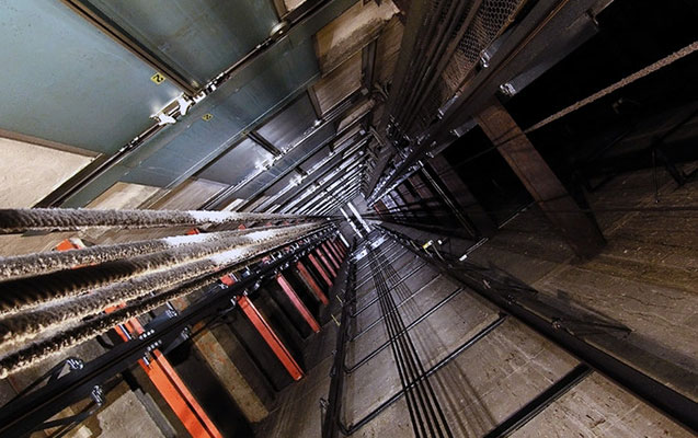“Akkord”un binasında lift qırıldı – Xəsarət alanlar var