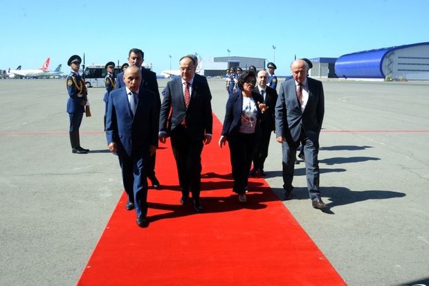 Albaniya prezidenti Azərbaycana rəsmi səfərə gəlib – YENİLƏNİB + FOTO
