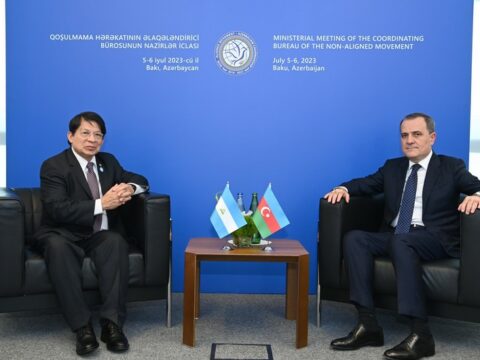 Ceyhun Bayramov nikaraqualı həmkarı ilə görüşüb