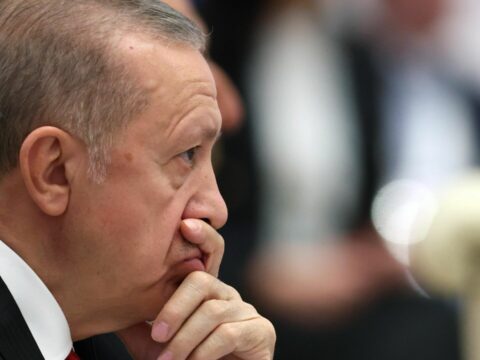 “Ərdoğan ölkə iqtisadiyyatını müəyyən rifah səviyyəsinə qaytarmaq üçün yollar arayır…”