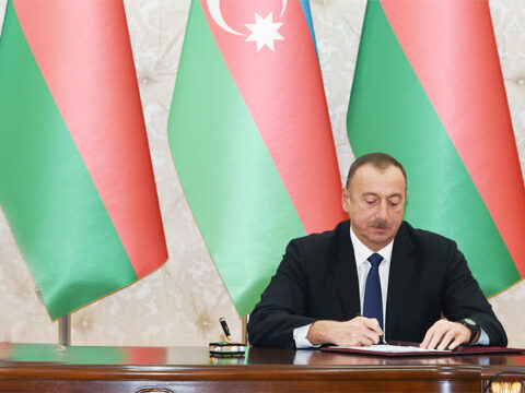 Prezident bu şəxslərə diplomatik rütbə verdi
