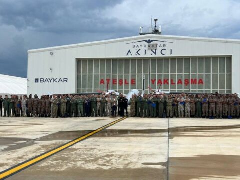 “AKINCI”nı idarəetmə kursu”nu bitirən azərbaycanlı məzunlara sertifikatlar təqdim edilib