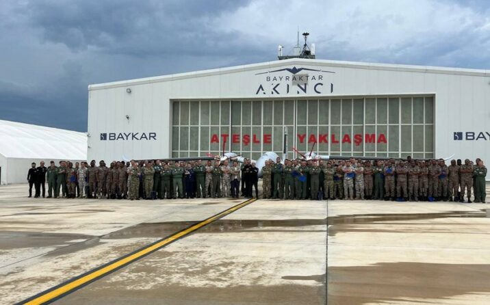 “AKINCI”nı idarəetmə kursu”nu bitirən azərbaycanlı məzunlara sertifikatlar təqdim edilib