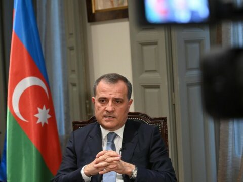 “Peşə bayramı münasibətilə həmkarlarımızı təbrik edirəm”
