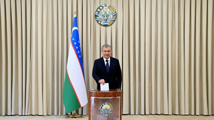 Şavkat Mirziyoyev prezident seçkilərində SƏS VERDİ