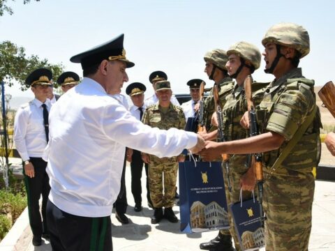 Baş prokuror Naxçıvanda hərbçilərə hədiyyələr verdi