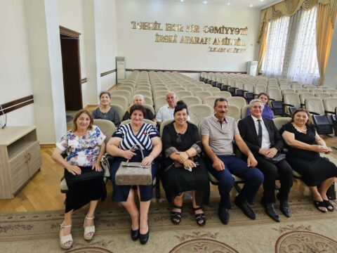 Keçmiş məzunlar 41 ildən sonra yenidən görüşdülər
