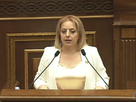 Ermənistanda ölən deputatın yerinə yenisi gəldi