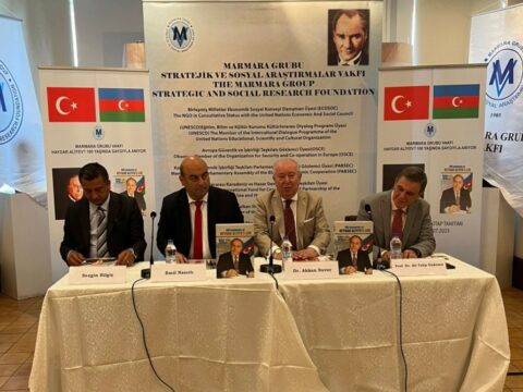 İstanbulda “Heydər Əliyevin həyatının 100 anı” kitabının təqdimatı keçirilib