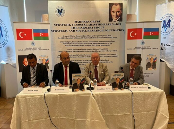 İstanbulda “Heydər Əliyevin həyatının 100 anı” kitabının təqdimatı keçirilib