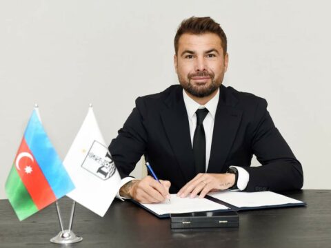 Adrian Mutu “Neftçi”nin düşərgəsinə qoşuldu
