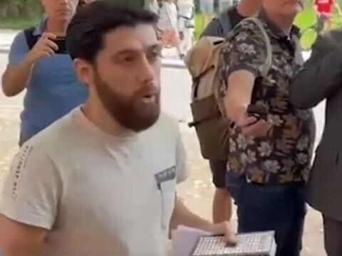 İsveçdə İncil və Tövrat yandırılmadı