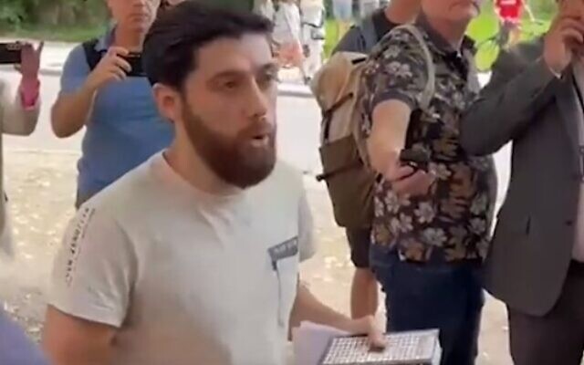 İsveçdə İncil və Tövrat yandırılmadı