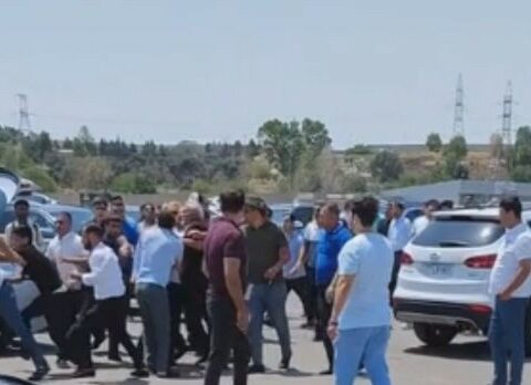 Maşın bazarında kütləvi dava