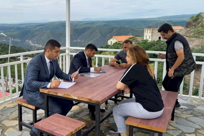 Laçına köçürülən ailələrin məşğulluğu təmin olunur