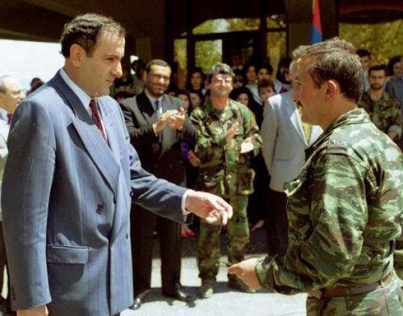 Bakıda həbsdə yatmış erməni general separatçı rejimə Bakı ilə dialoq təklif etdi…